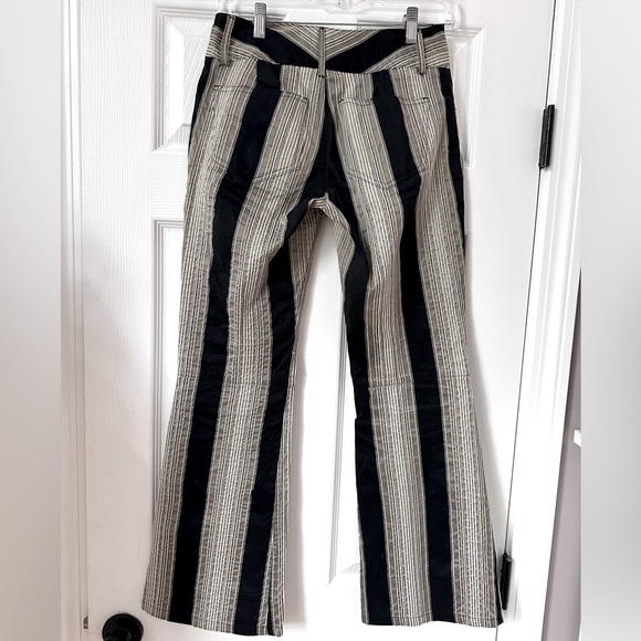 Alice + Olivia Cropped Striped Pants. Size 0 - Picture 10 of 12